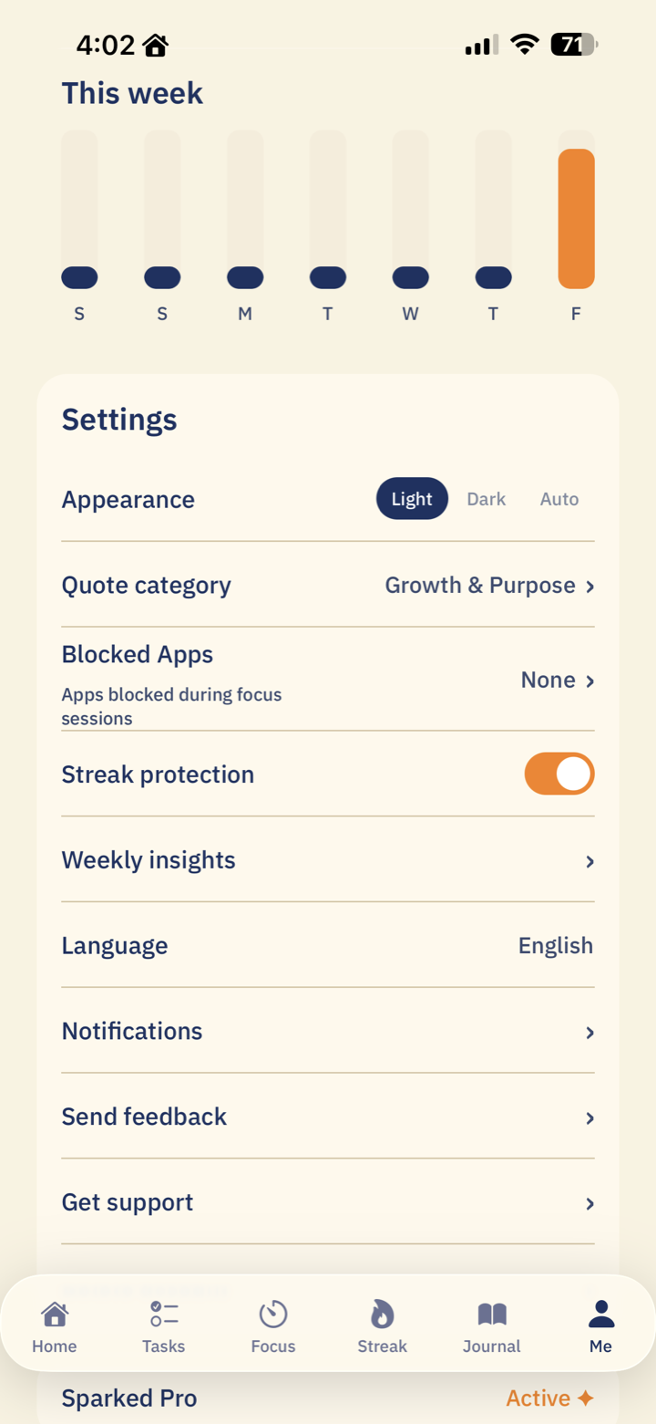Settings screen with appearance, quote category, and weekly overview